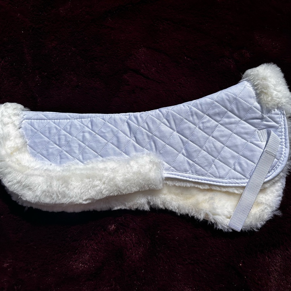 White Quilted Saddle Pad with Sheepskin Trim